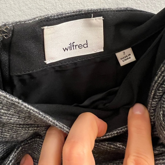 Wilfred skirt In perfect condition. Worn only a few times. Size 2 - Picture 3 of 3